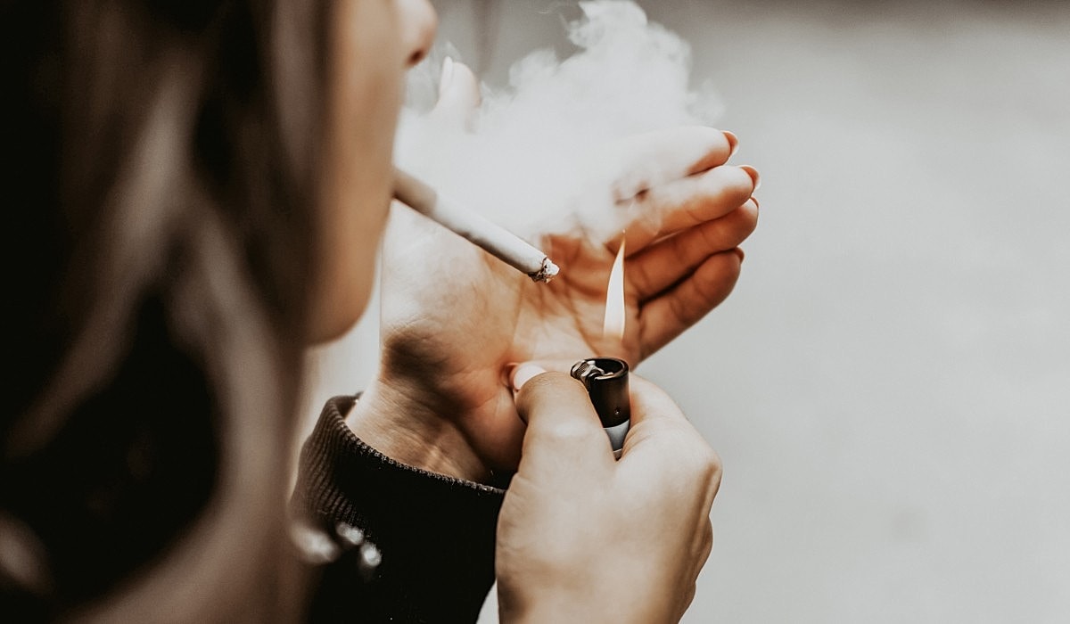 When Should I Quit Smoking Before Plastic Surgery?